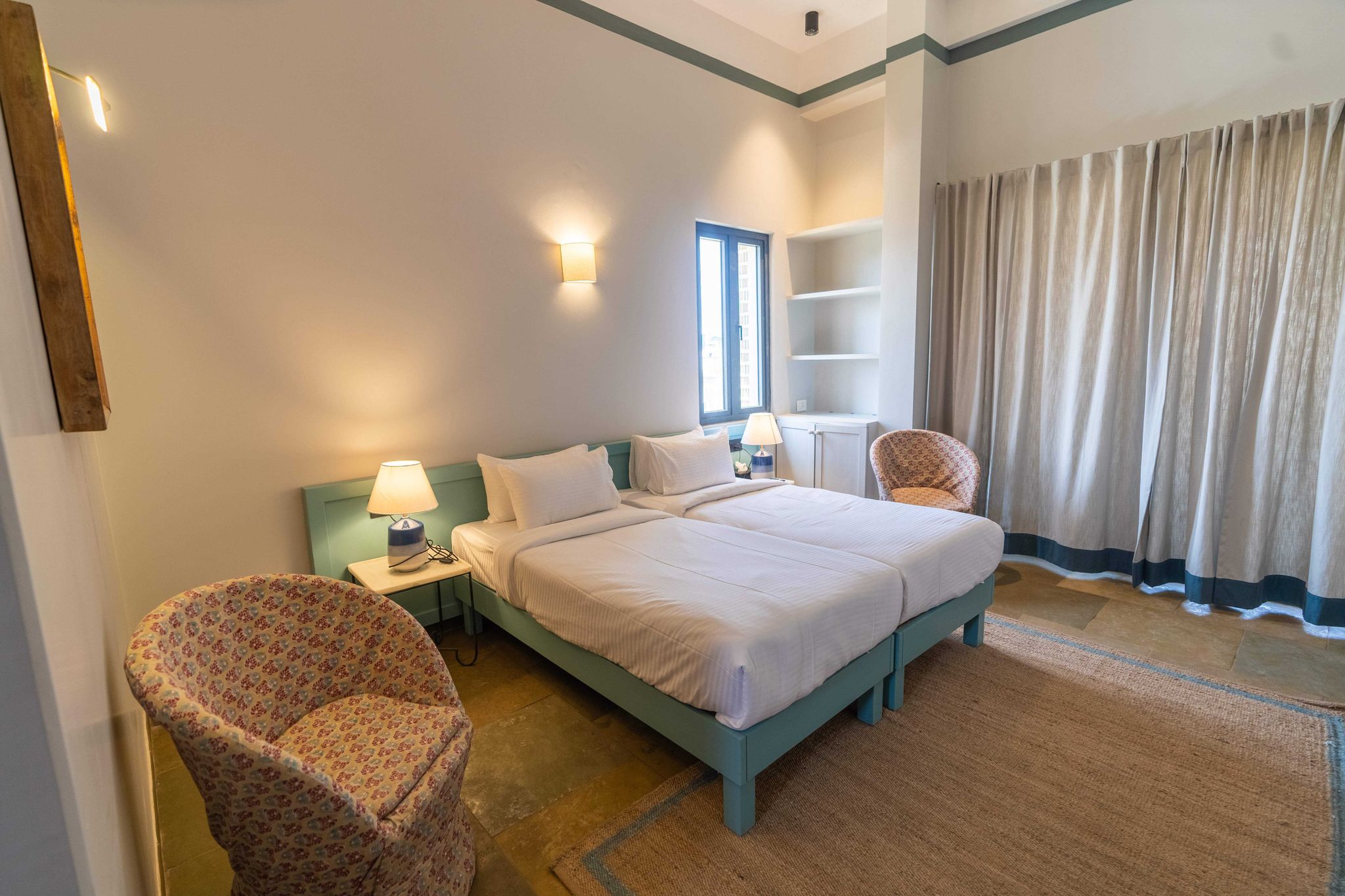 Heritage Classic - Room with king bed and balcony