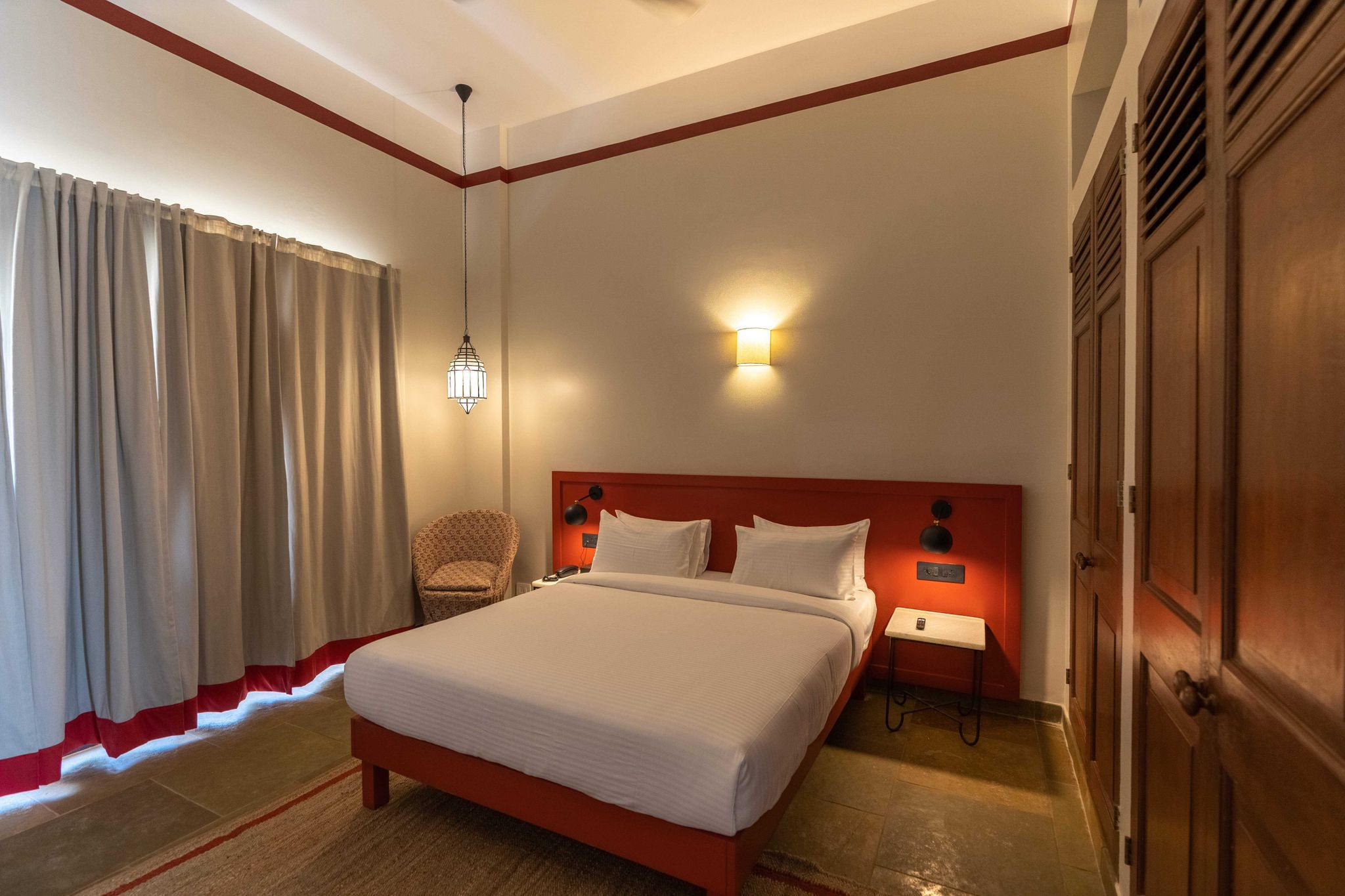 Heritage Classic - Room with king bed and balcony