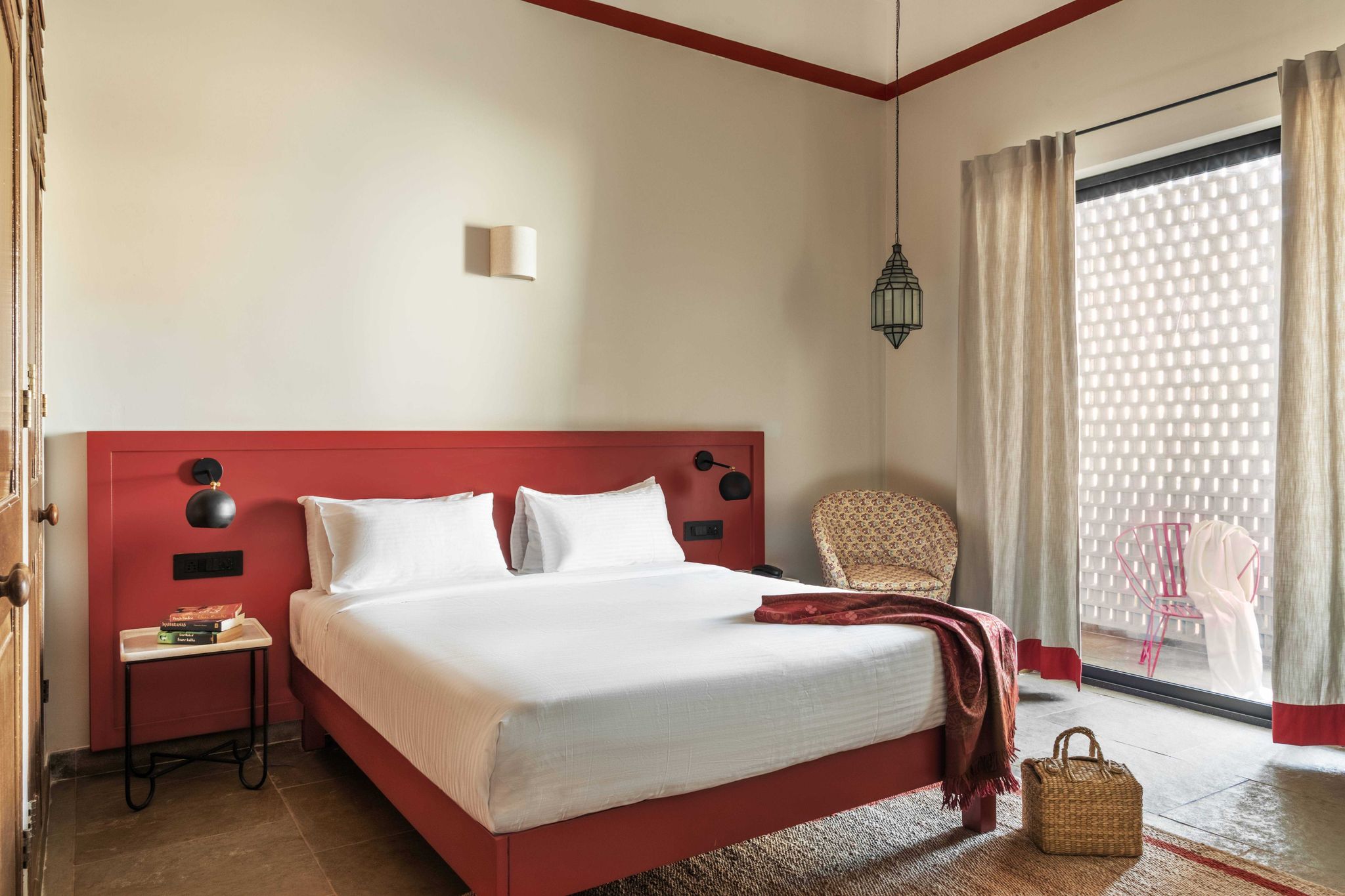 Heritage Classic - Room with king bed and balcony