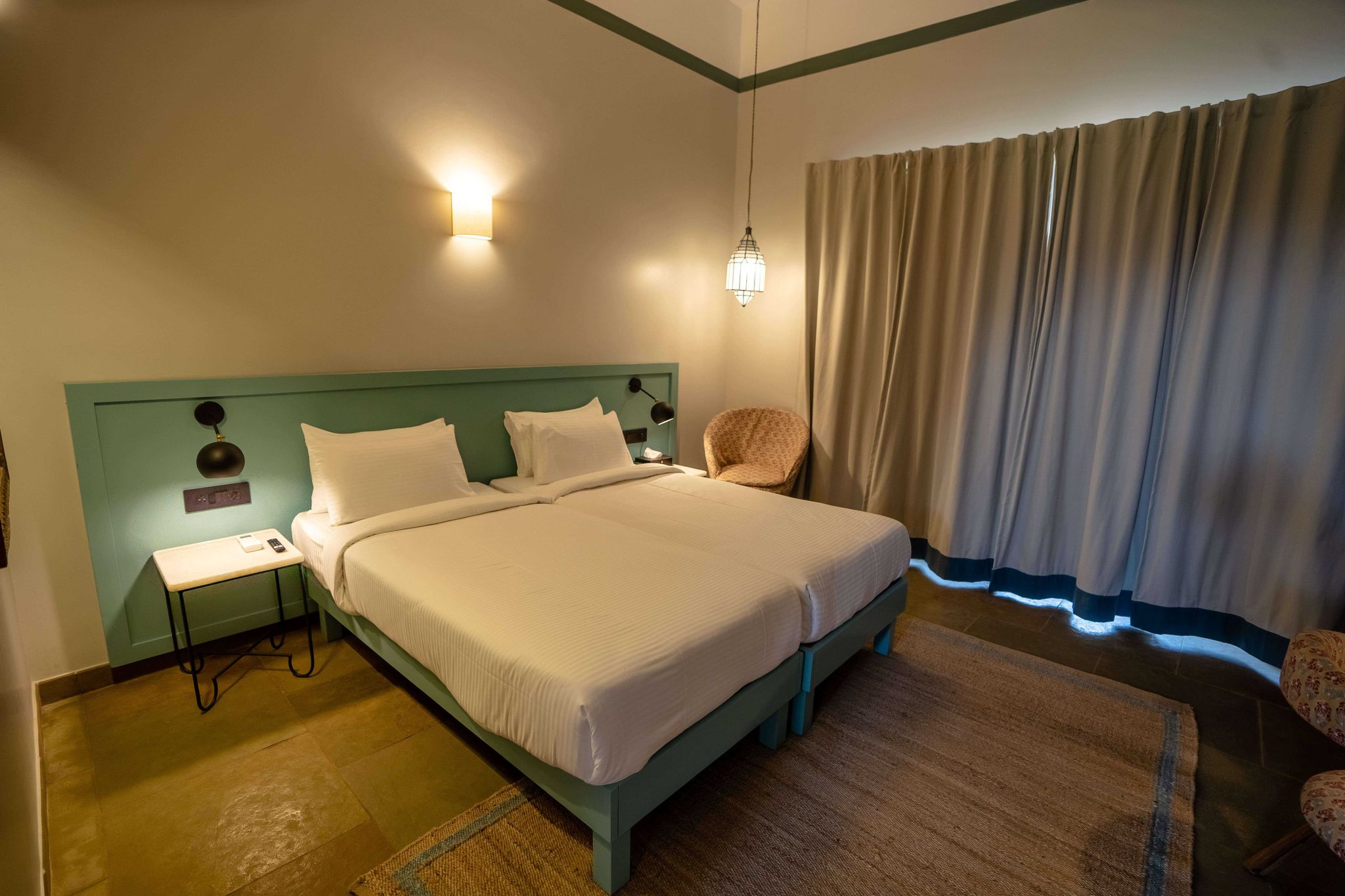 Heritage Classic - Room with king bed and balcony