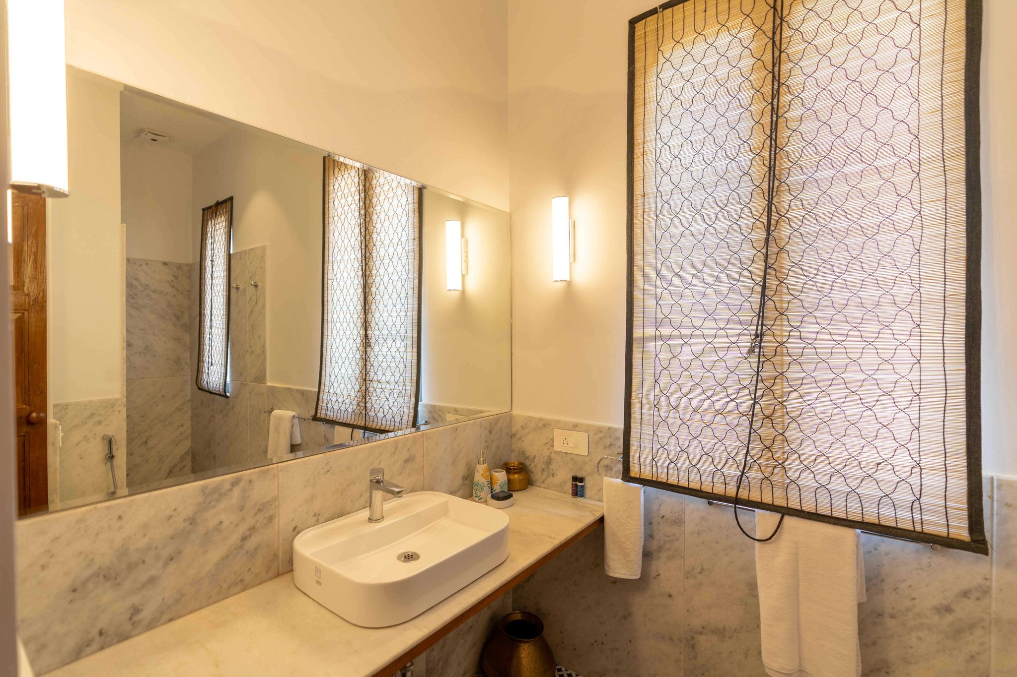 Heritage Classic - Room with king bed and balcony