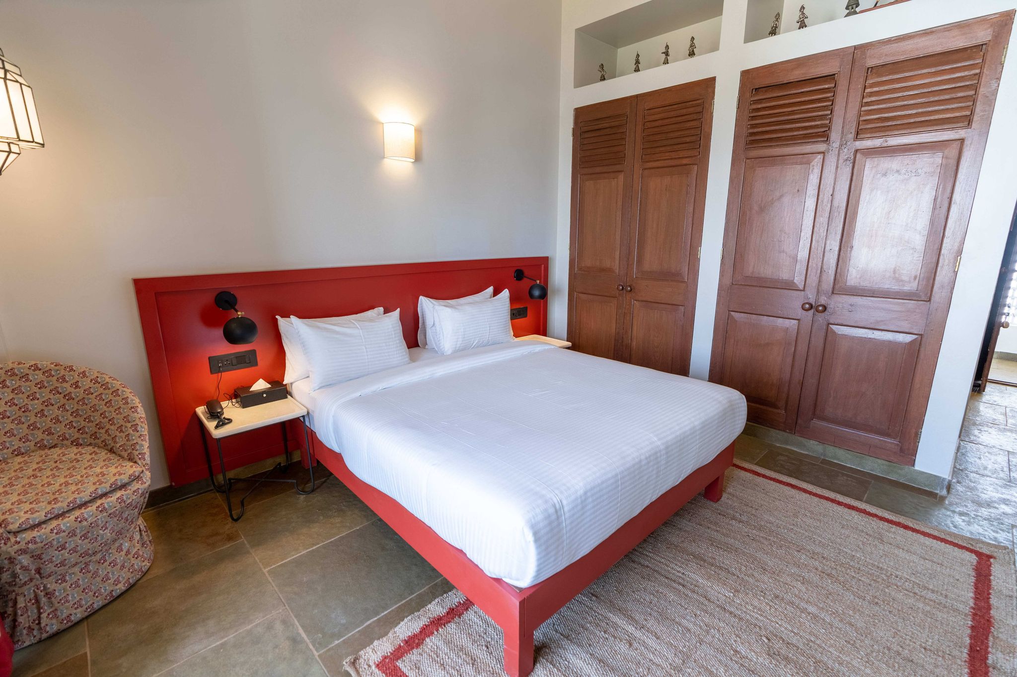 Heritage Classic - Room with king bed and balcony