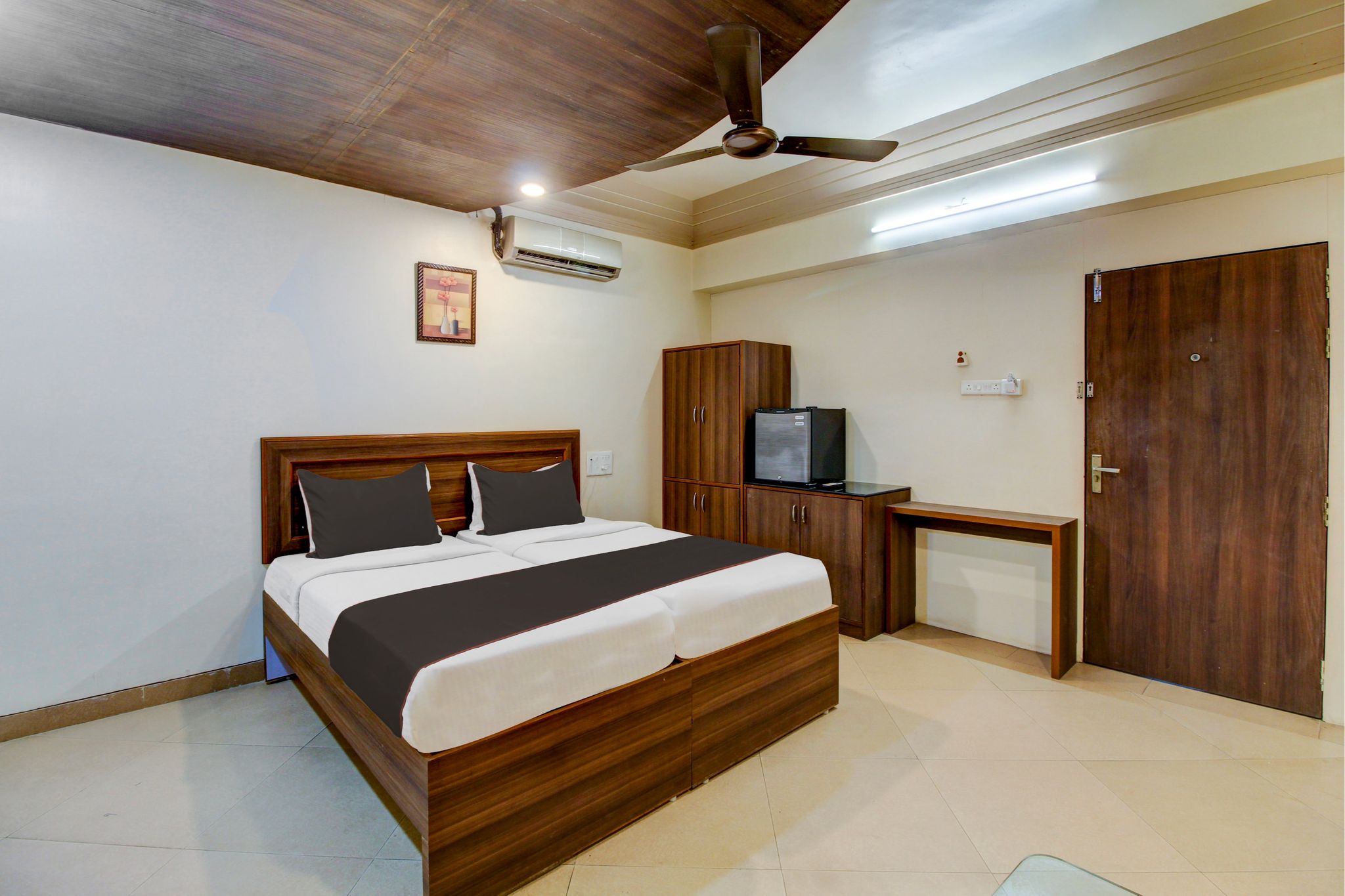 Standard Twin Bed Room