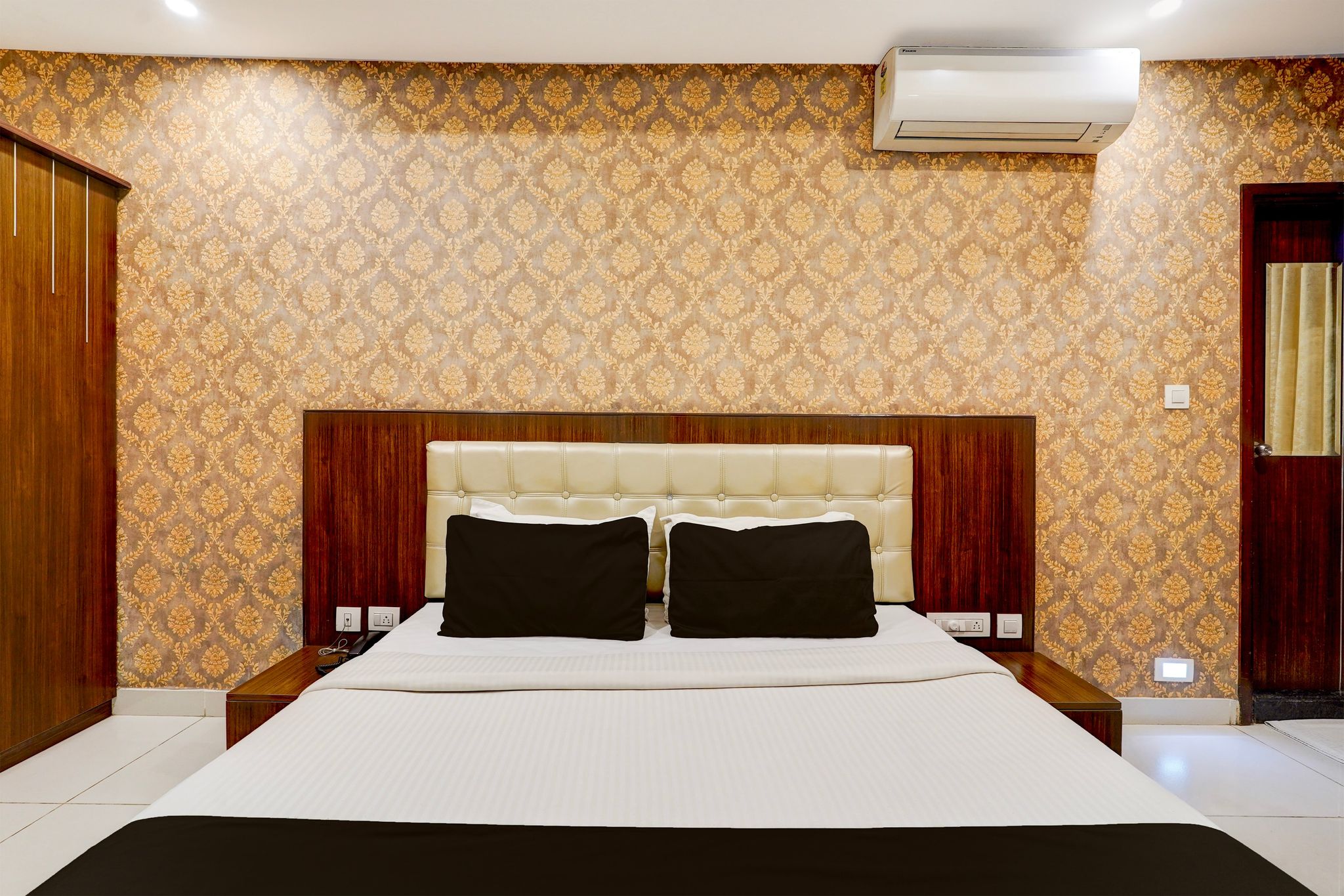 Super Townhouse Oak Science Gallery Bengaluru Formerly Blue Ocean Residency Classic