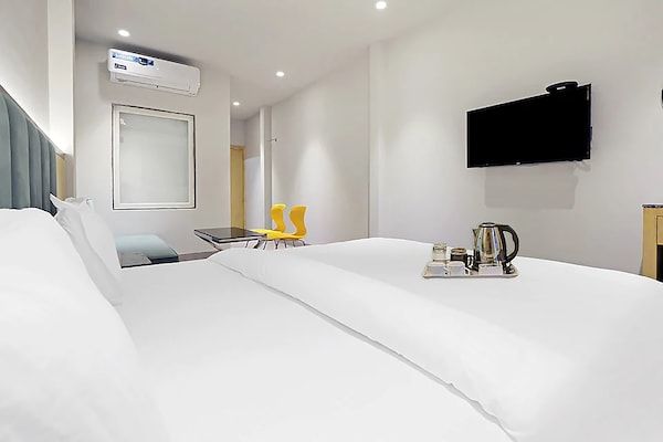 Hotel yellow unit of rvs deluxe room  3