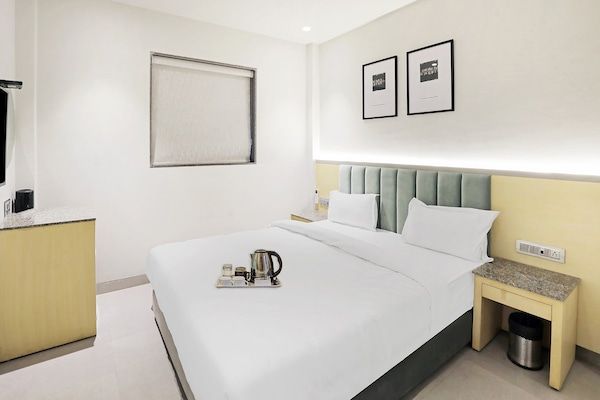 Hotel yellow unit of rvs deluxe room  4