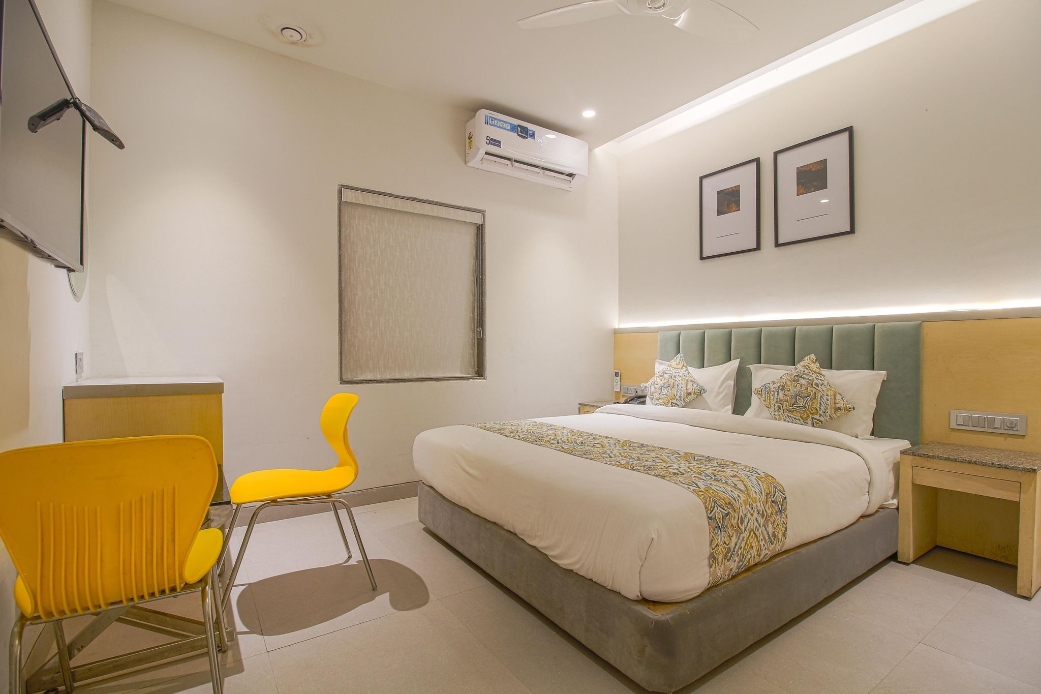 Hotel yellow unit of rvs deluxe room  2