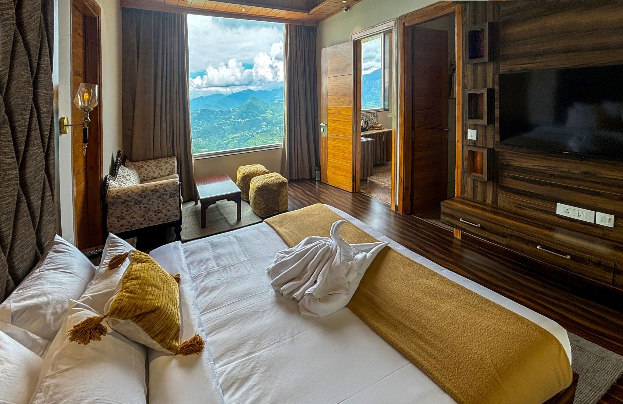 SUPER DELUXE ROOMS ( WING B )
