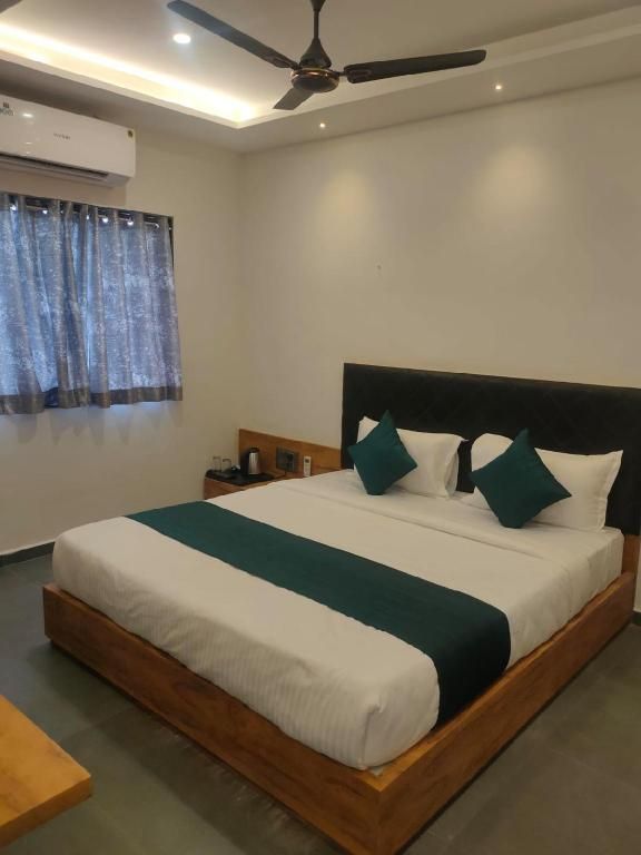 Hotel Fun Imperial DELUXE AC ROOM 8