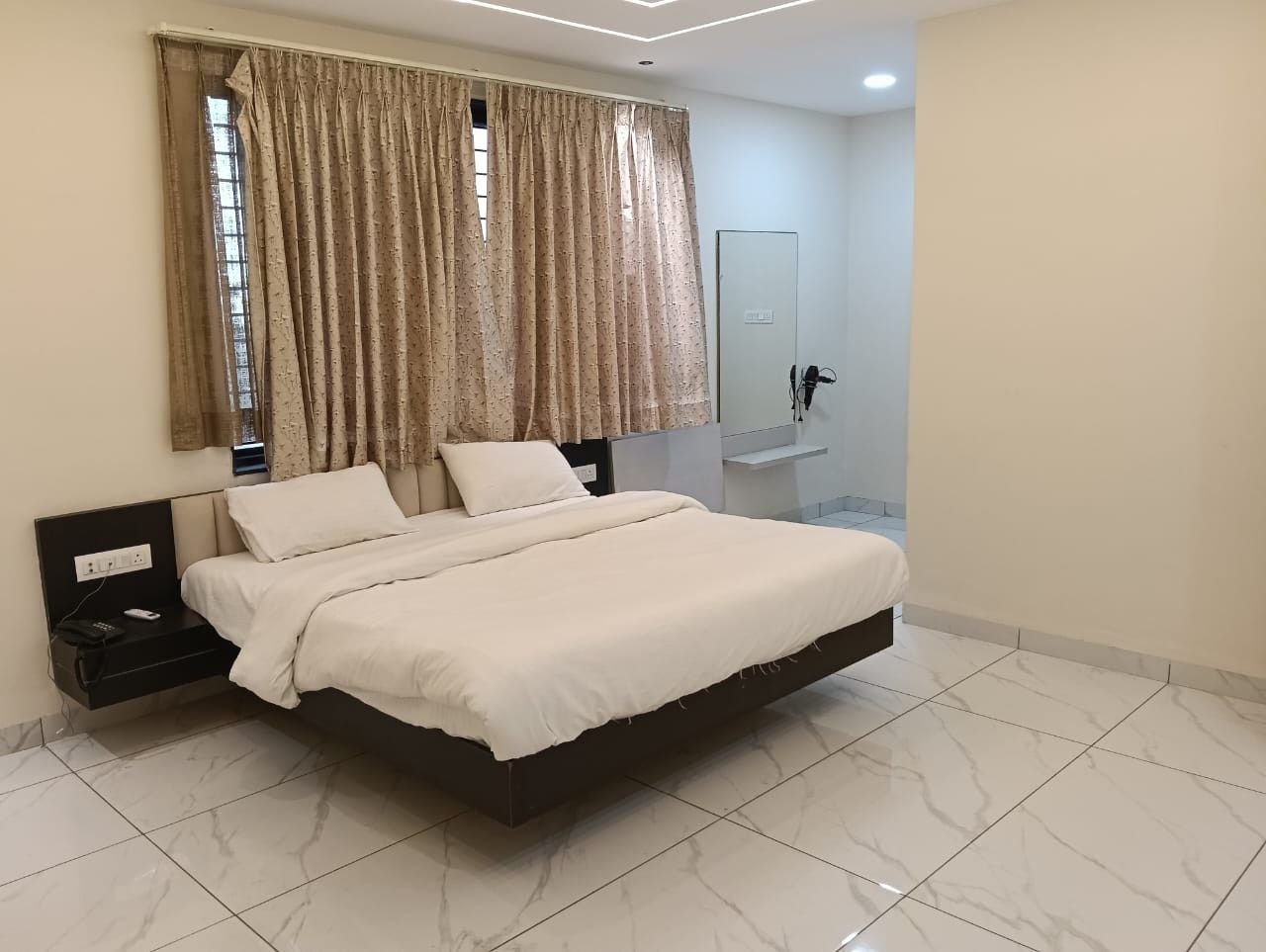 Hotel Aashiyana Deluxe AC Room