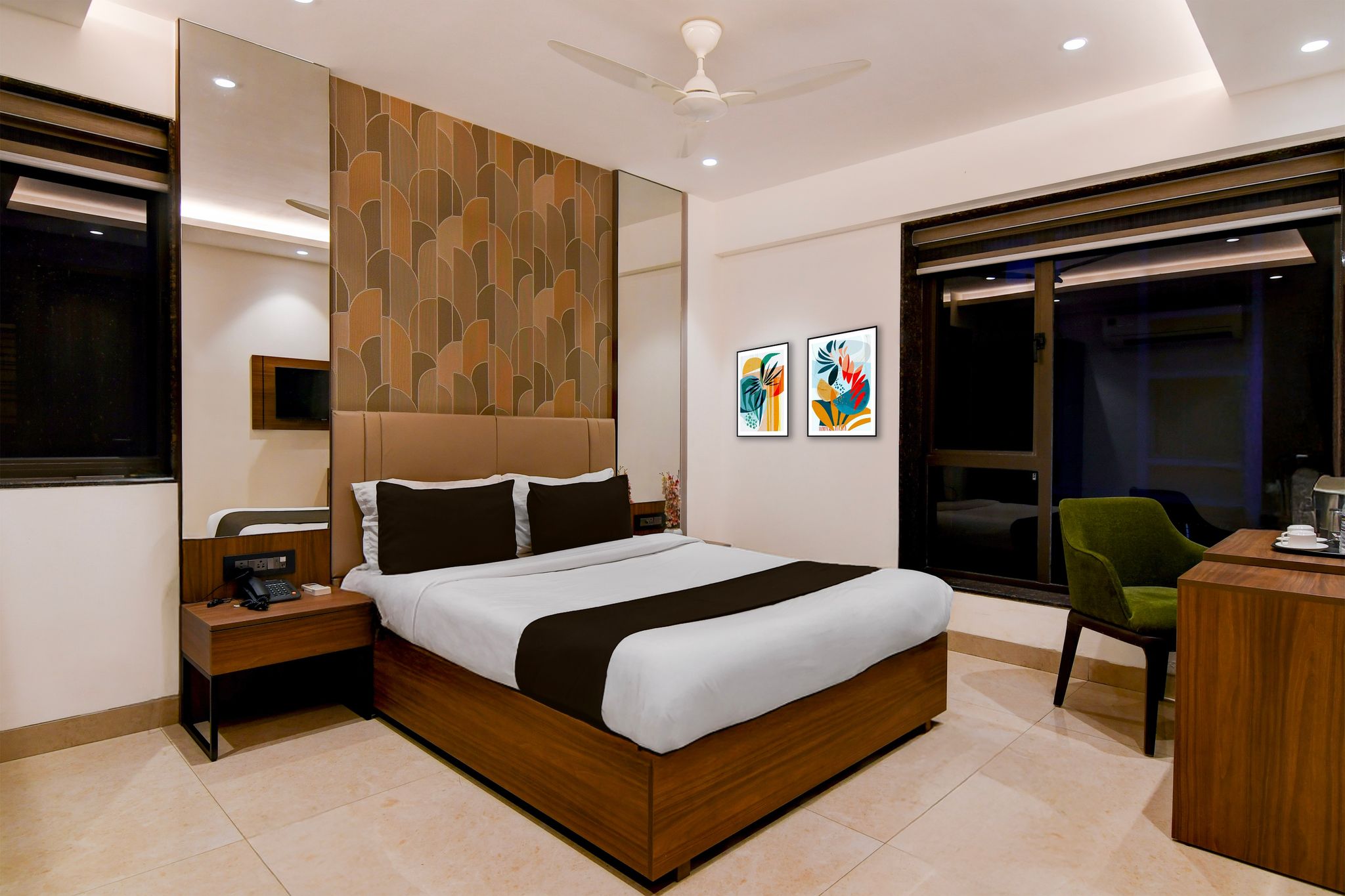 Super Townhouse Oak DLF Newtown Bus Terminal CLASSIC 7