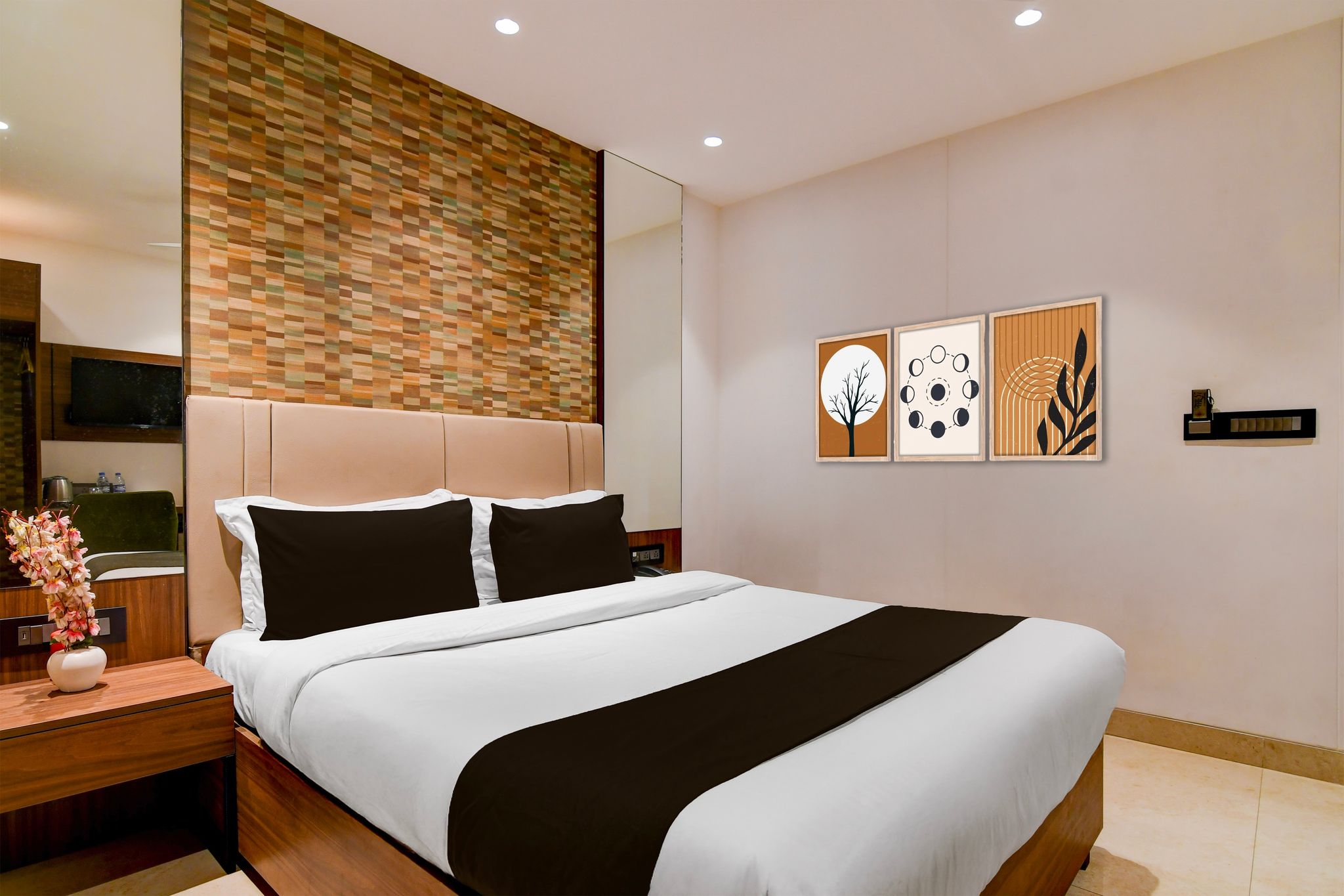 Super Townhouse Oak DLF Newtown Bus Terminal CLASSIC 3