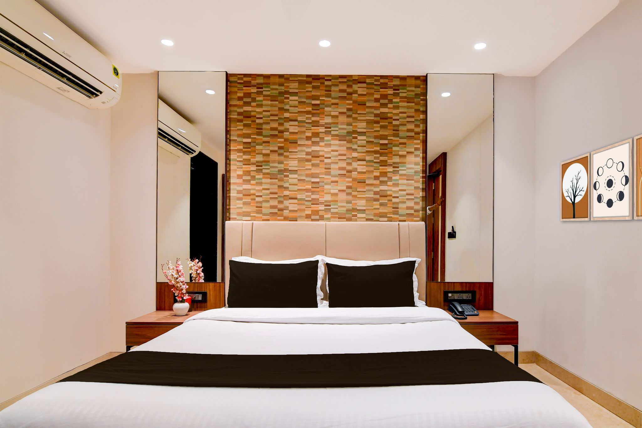 Super Townhouse Oak DLF Newtown Bus Terminal CLASSIC 4