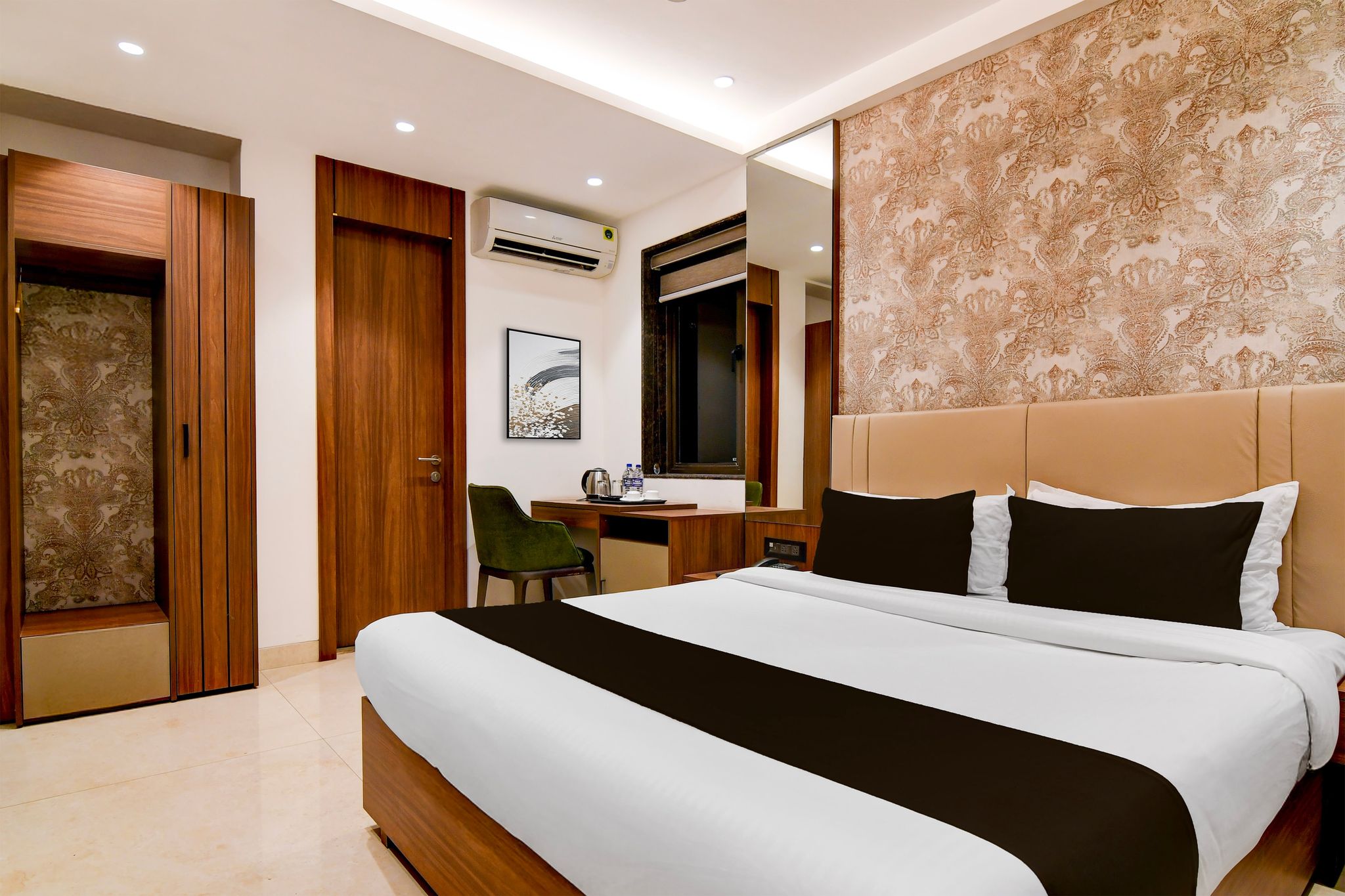 Super Townhouse Oak DLF Newtown Bus Terminal CLASSIC 11