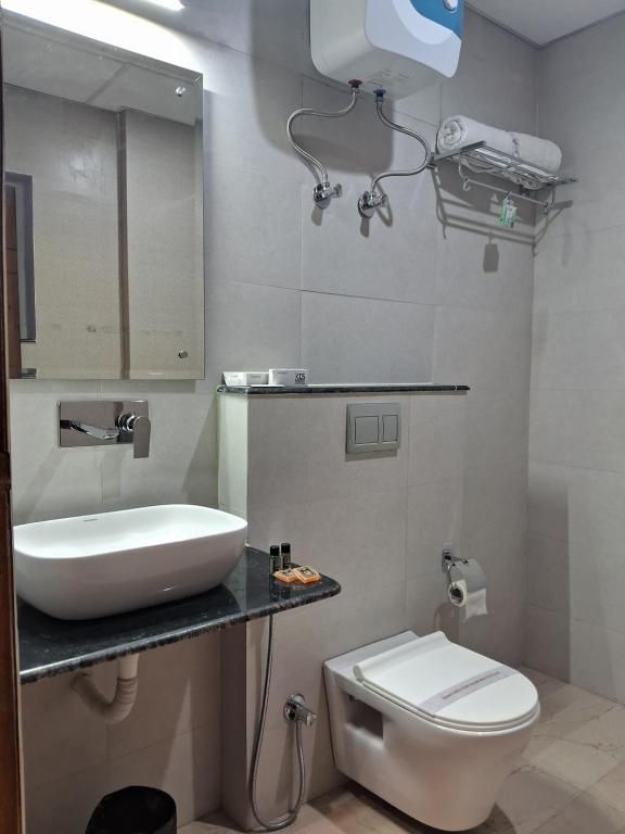 Emerald Suites Deluxe Room 6