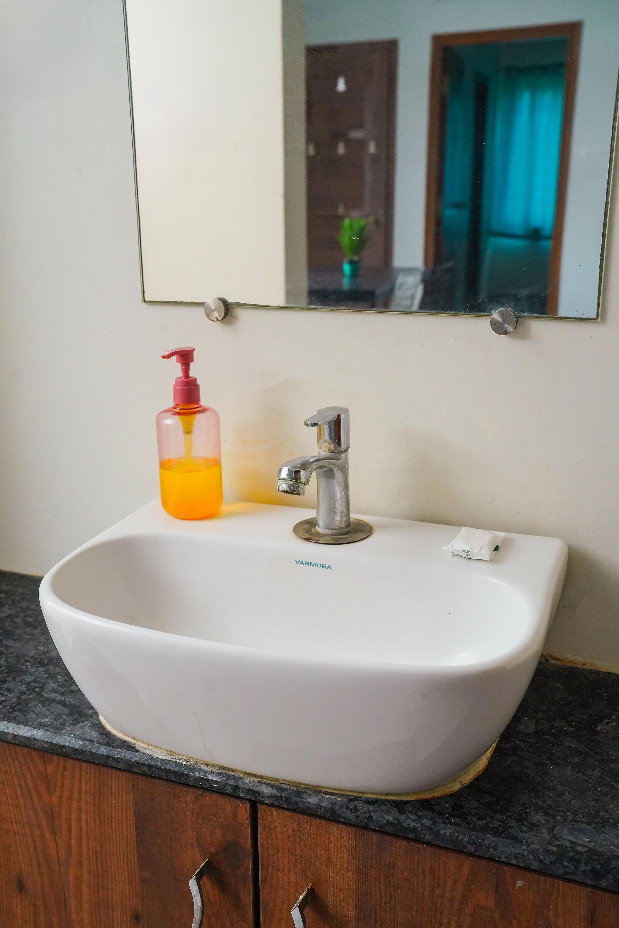 FAMILY SUITE 2BHK BED ROOM