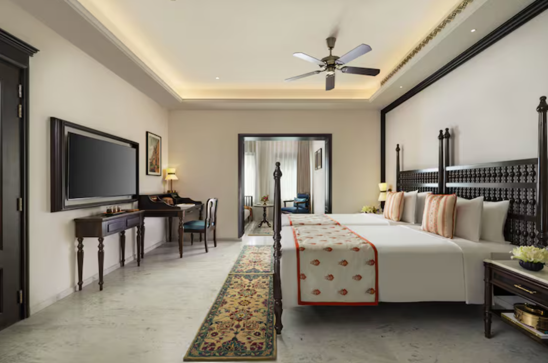 Deluxe Room King Bed 