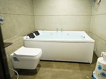 Suite Rooms with Jacuzzi