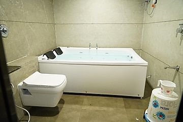 Suite Rooms with Jacuzzi
