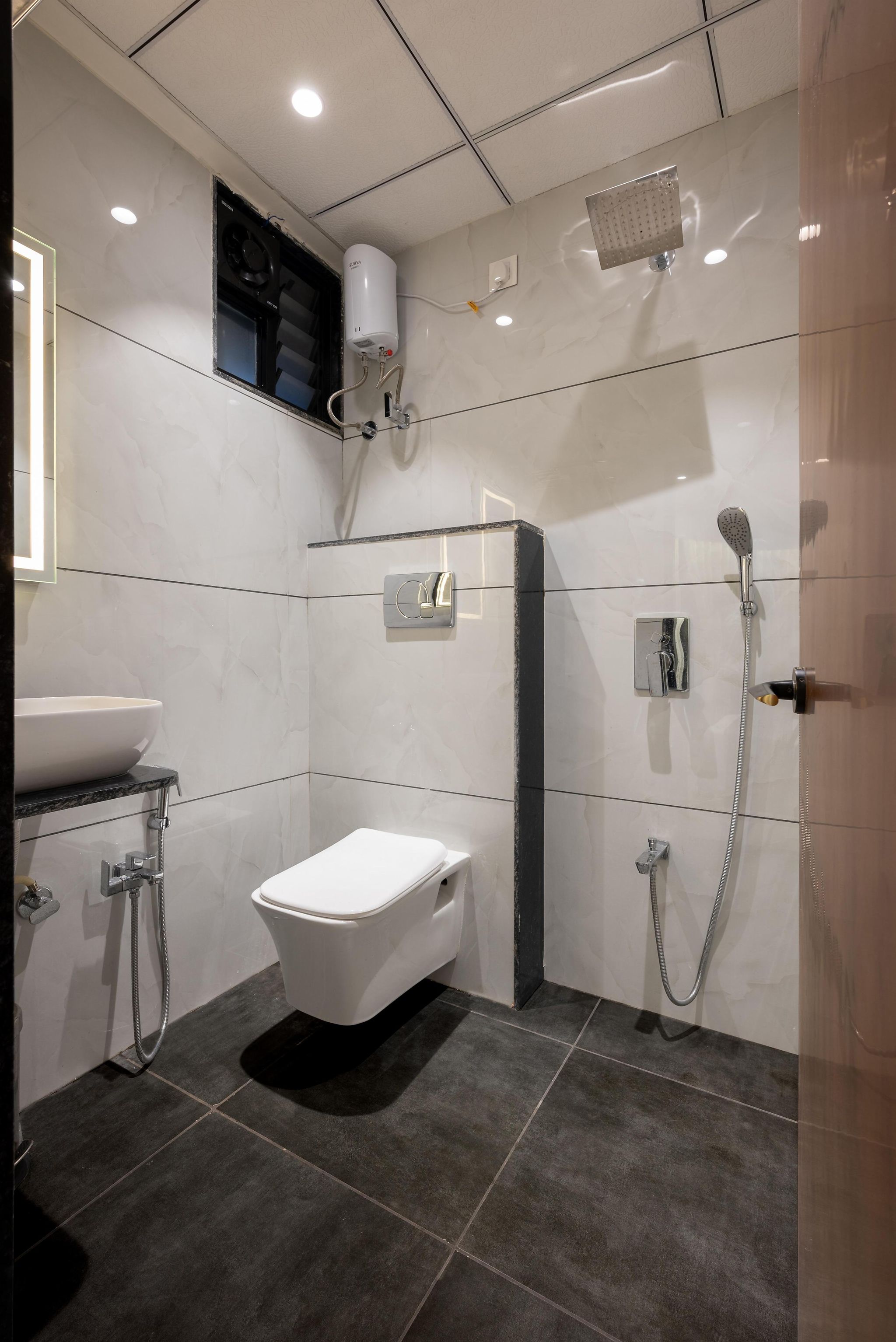 The Zuree Hotel Deluxe AC Room 3