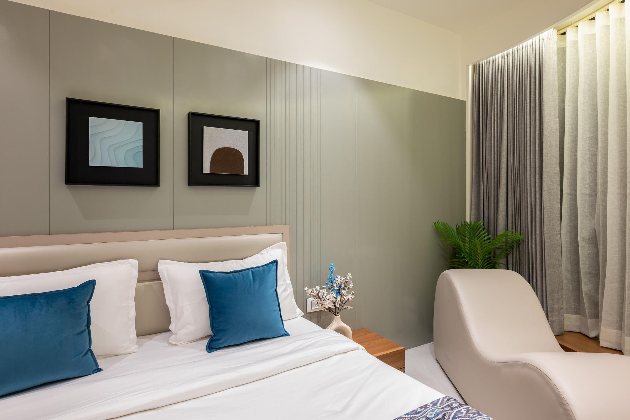 The Zuree Hotel Deluxe AC Room 2