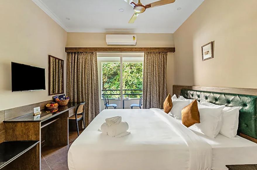 Alaya Stays Still Waters by ELIVAAS Club Room