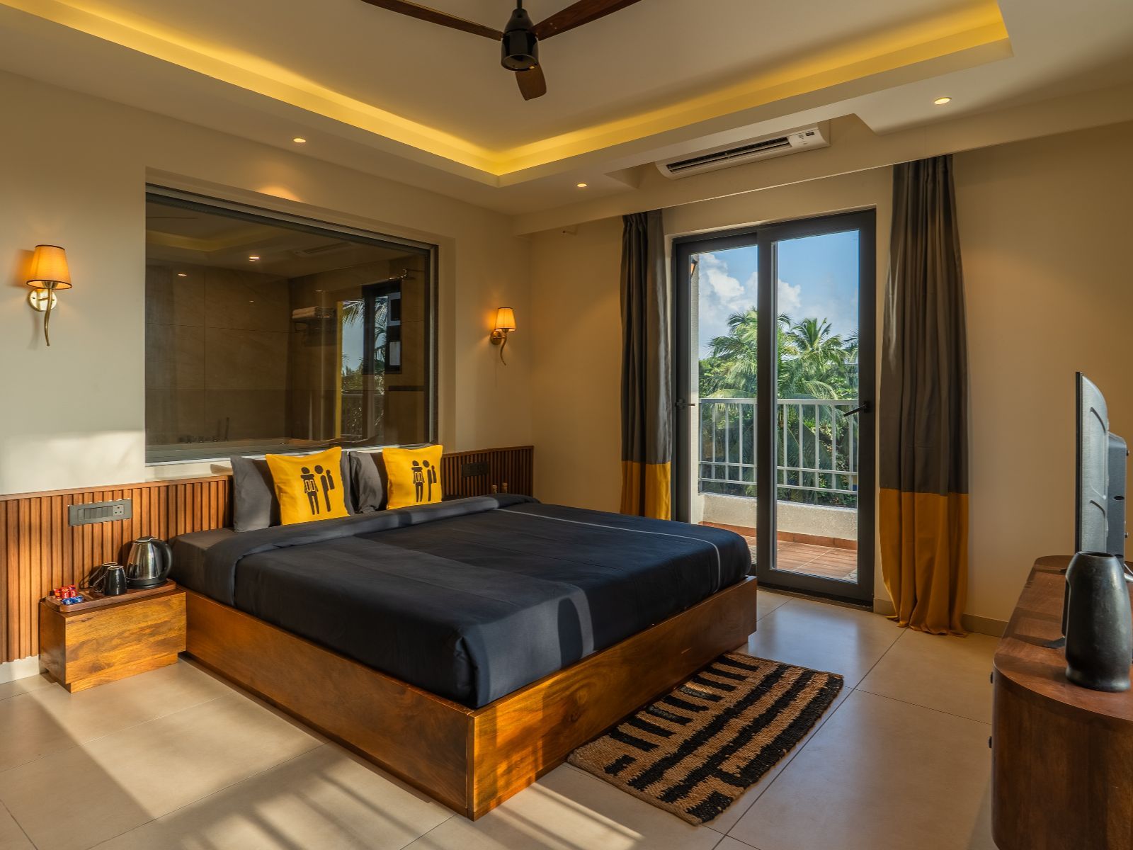 Superior Double Room with Jacuzzi and Balcony