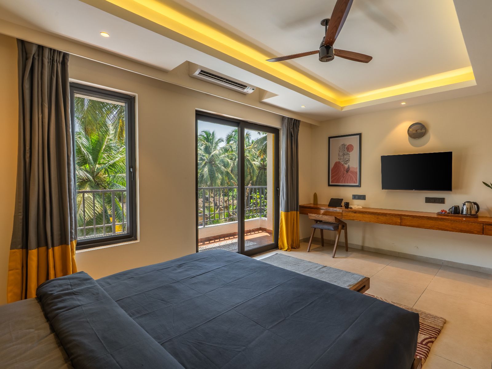 The Hosteller Bam Goa, Calangute Deluxe Double Room with Balcony and City View 8