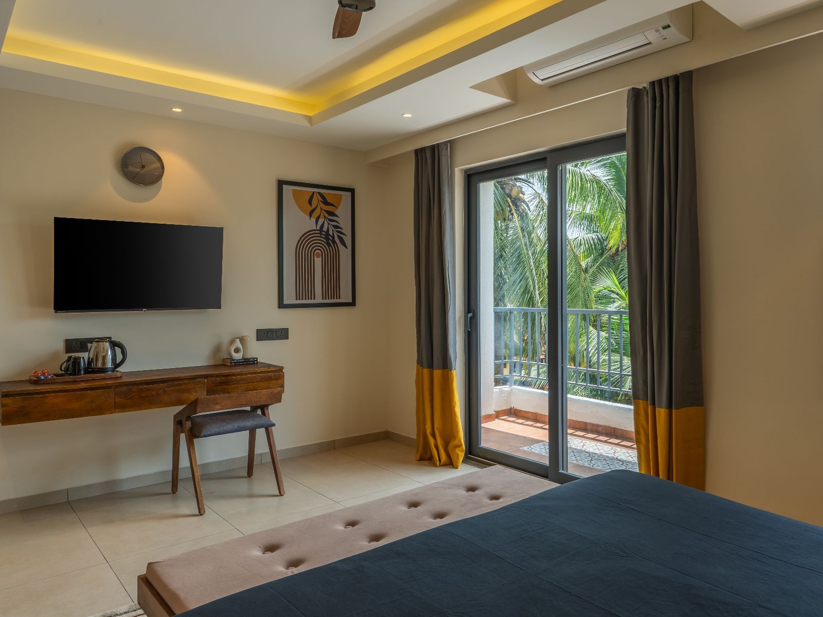 The Hosteller Bam Goa, Calangute Deluxe Double Room with Balcony and City View 9