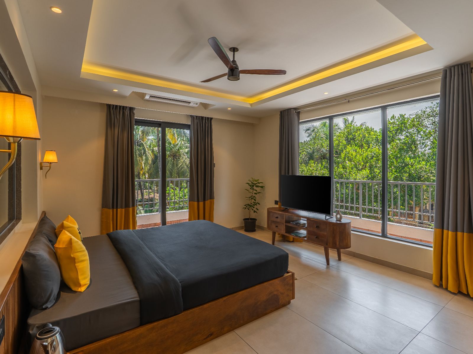 Superior Double Room with Jacuzzi and Balcony