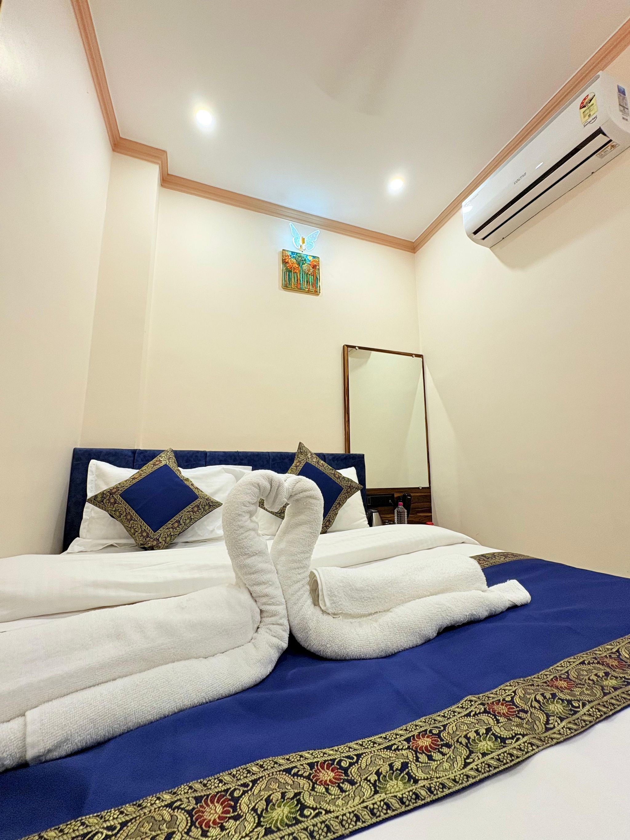 The Kashi Elegance 2Min Walk to Kal Bhairav Temple Varanasi Mini Deluxe Room with Separate Bathroom 2