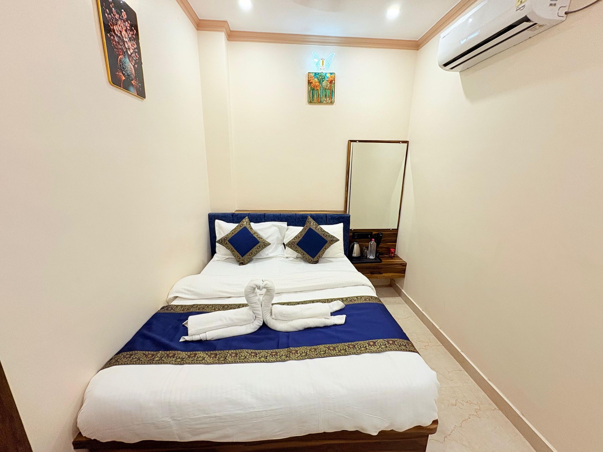 The Kashi Elegance 2Min Walk to Kal Bhairav Temple Varanasi Mini Deluxe Room with Separate Bathroom 3