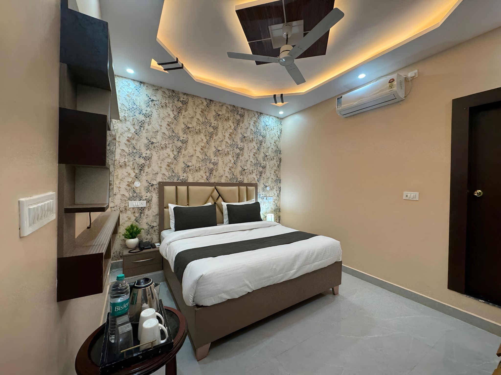 Hotel Anmol Inn Deluxe Room 2