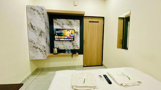 Hotel Shivay Palace Ujjain Deluxe AC Room 6