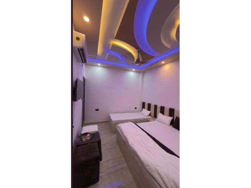 DELUXE AC ROOM