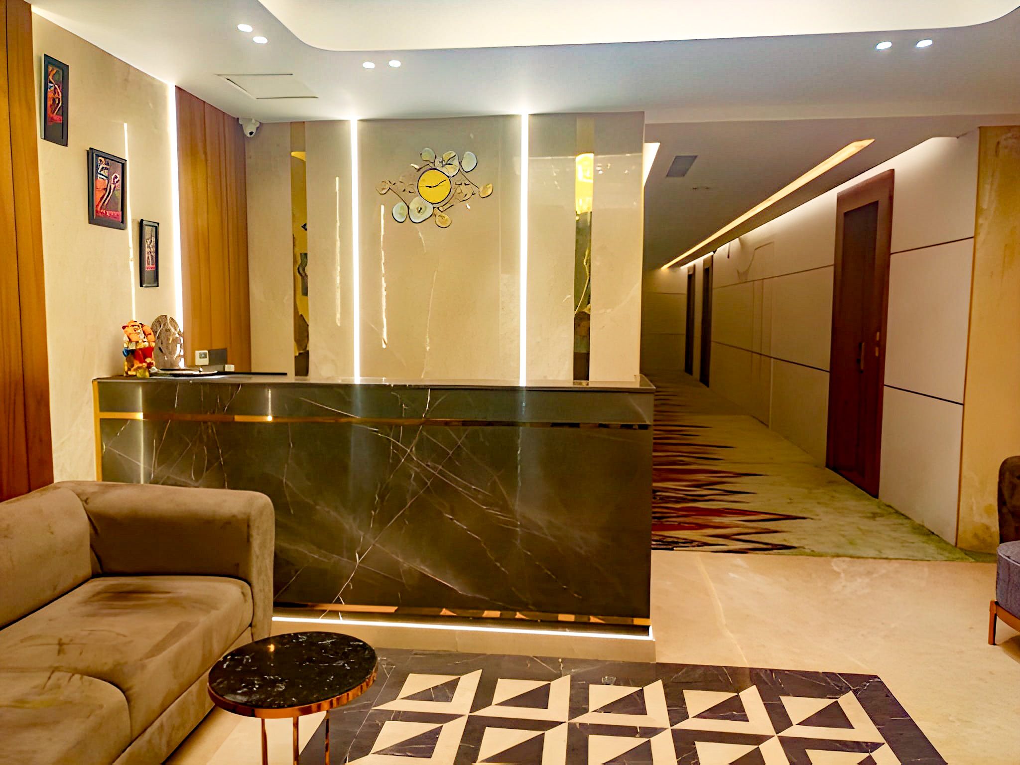 Hotel Maharaja Crest