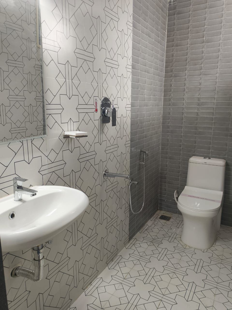 Hotel Lynx Delux Double Bed A/C 2