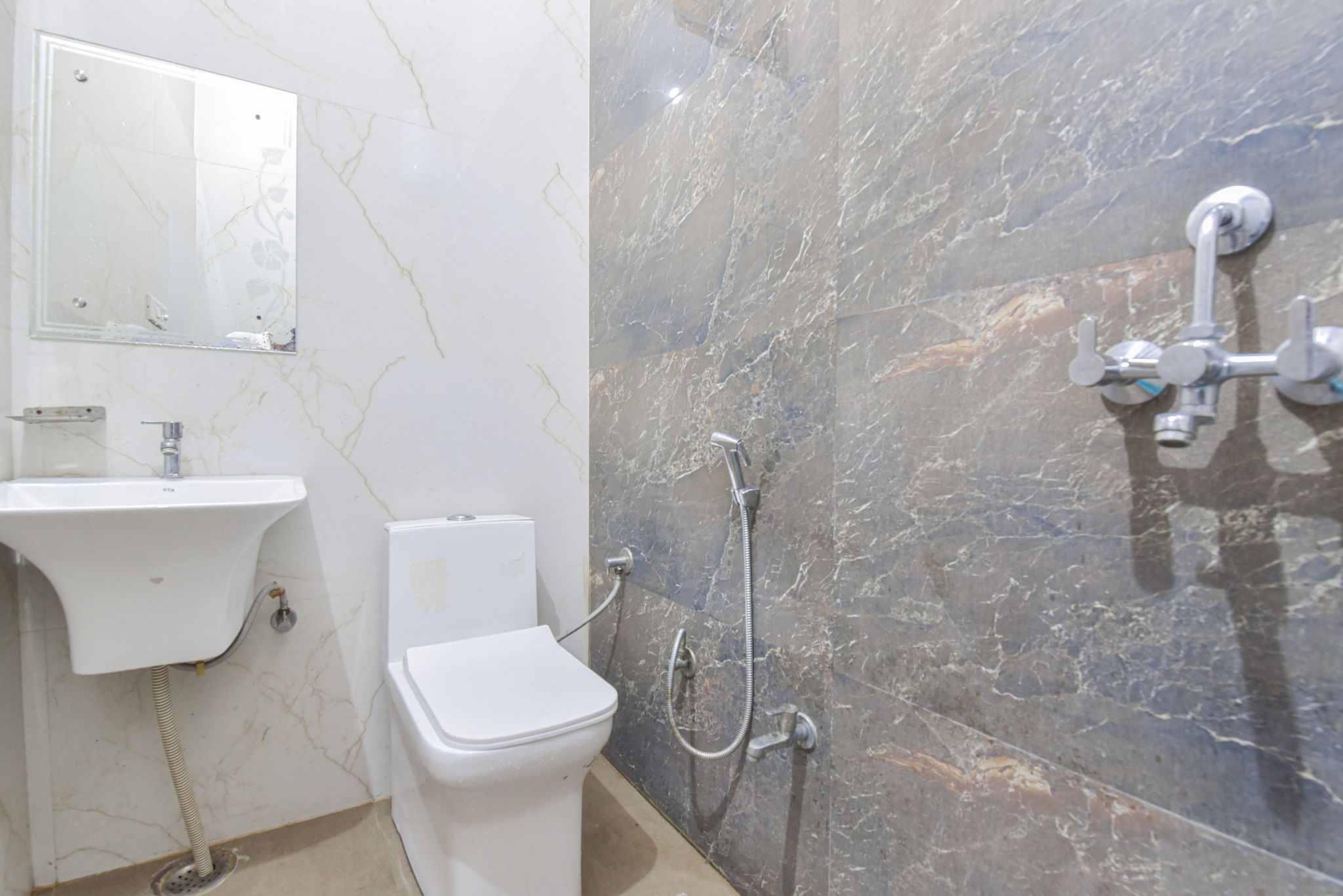 Hotel Shivansh Deluxe Room 4