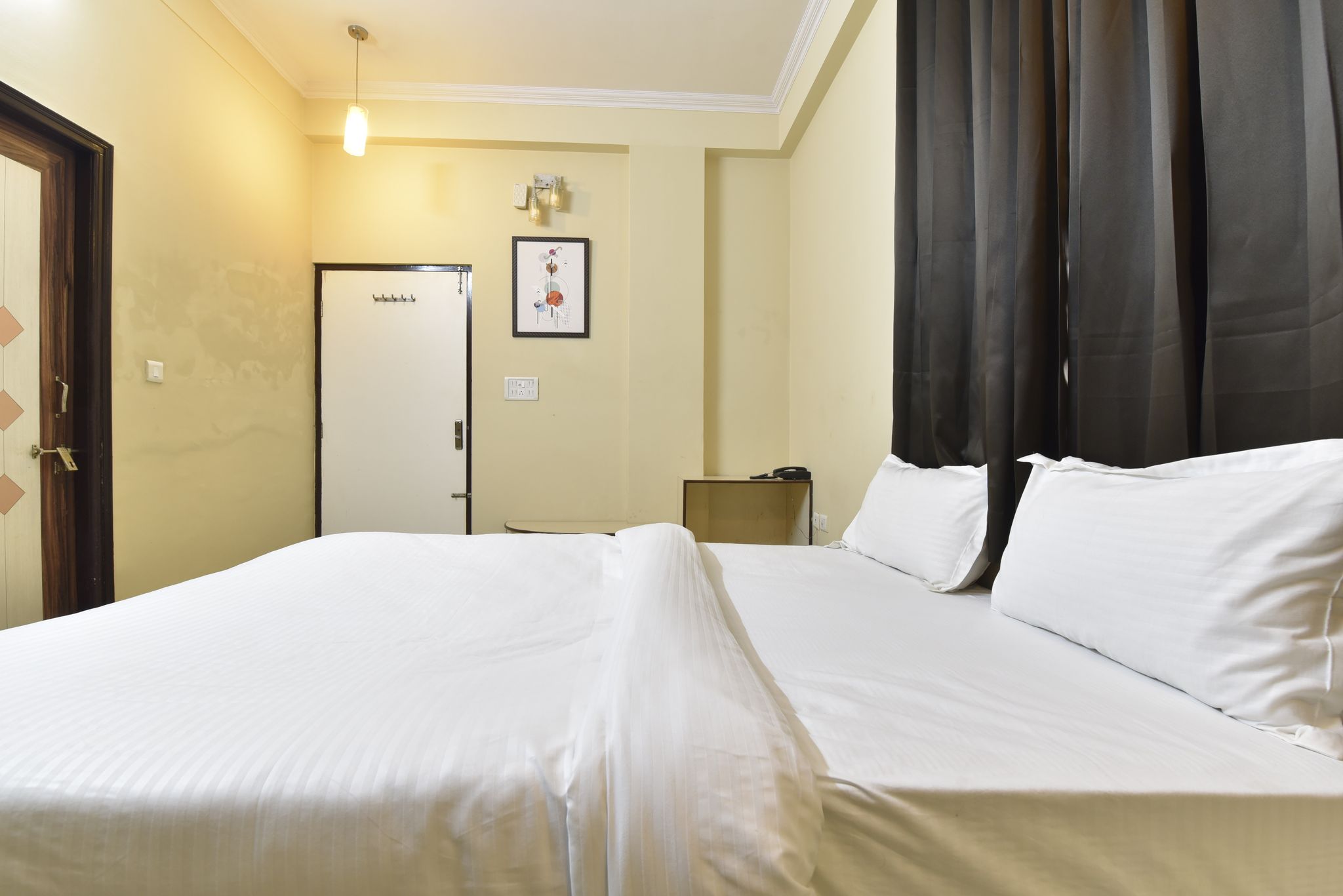 Hotel The Grand Kailash Deluxe Room 4