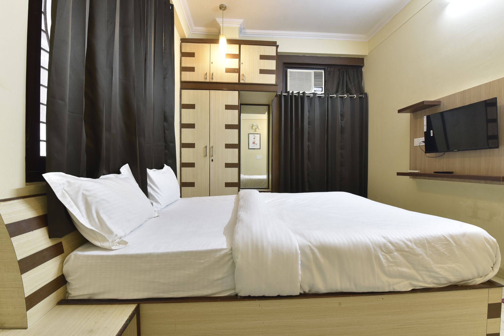 Hotel Shiv Kalpana Deluxe Room 2