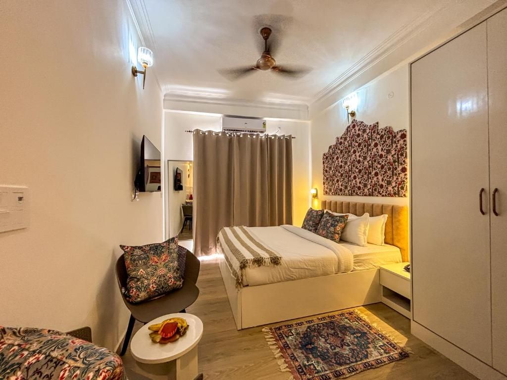 The Neeraj Ganga Rajmahal Wellness Dream Standard Room 2