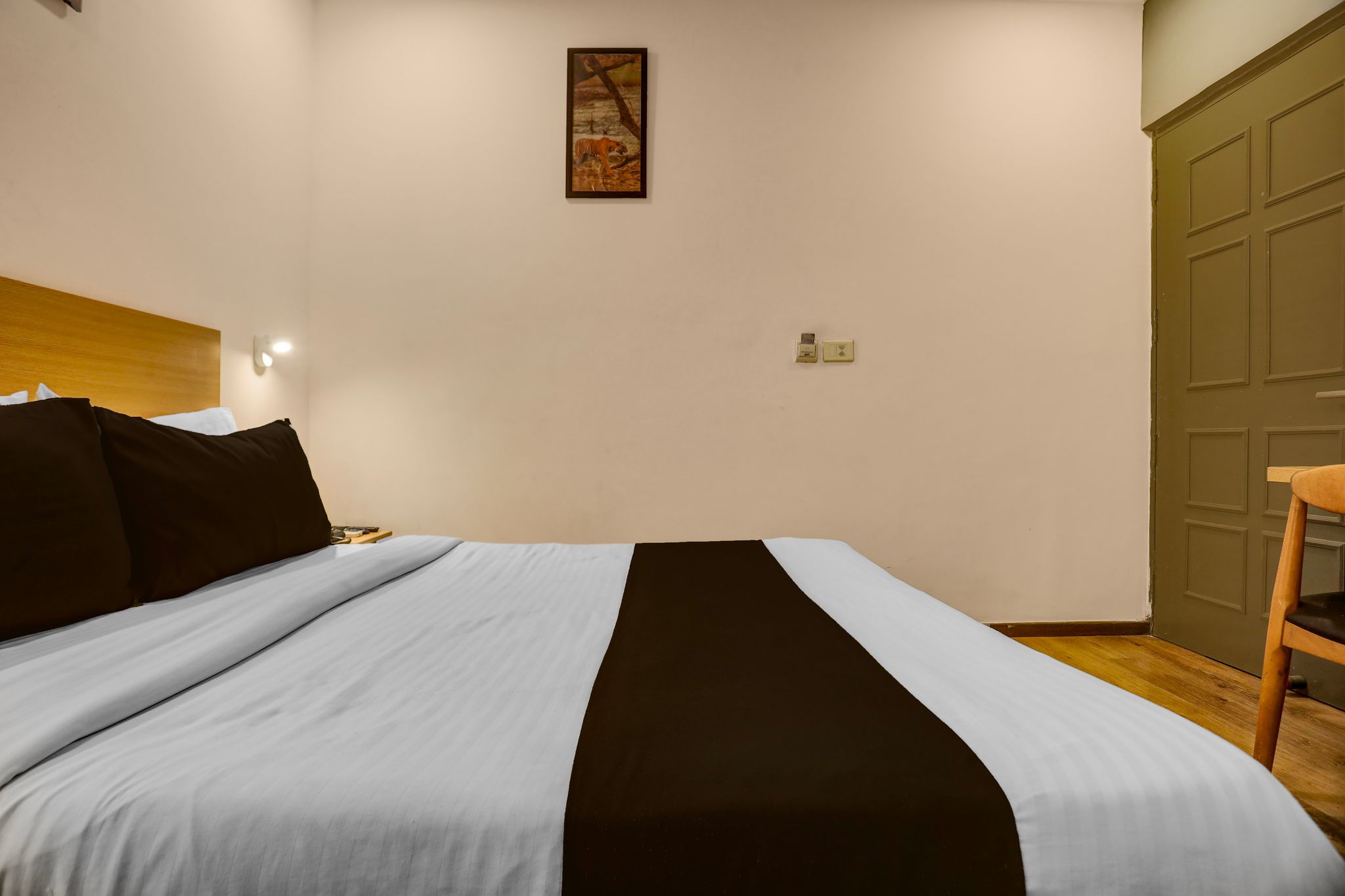 Super Townhouse Mumfordganj Fountain Crossing Formerly APS Inn CLASSIC 12