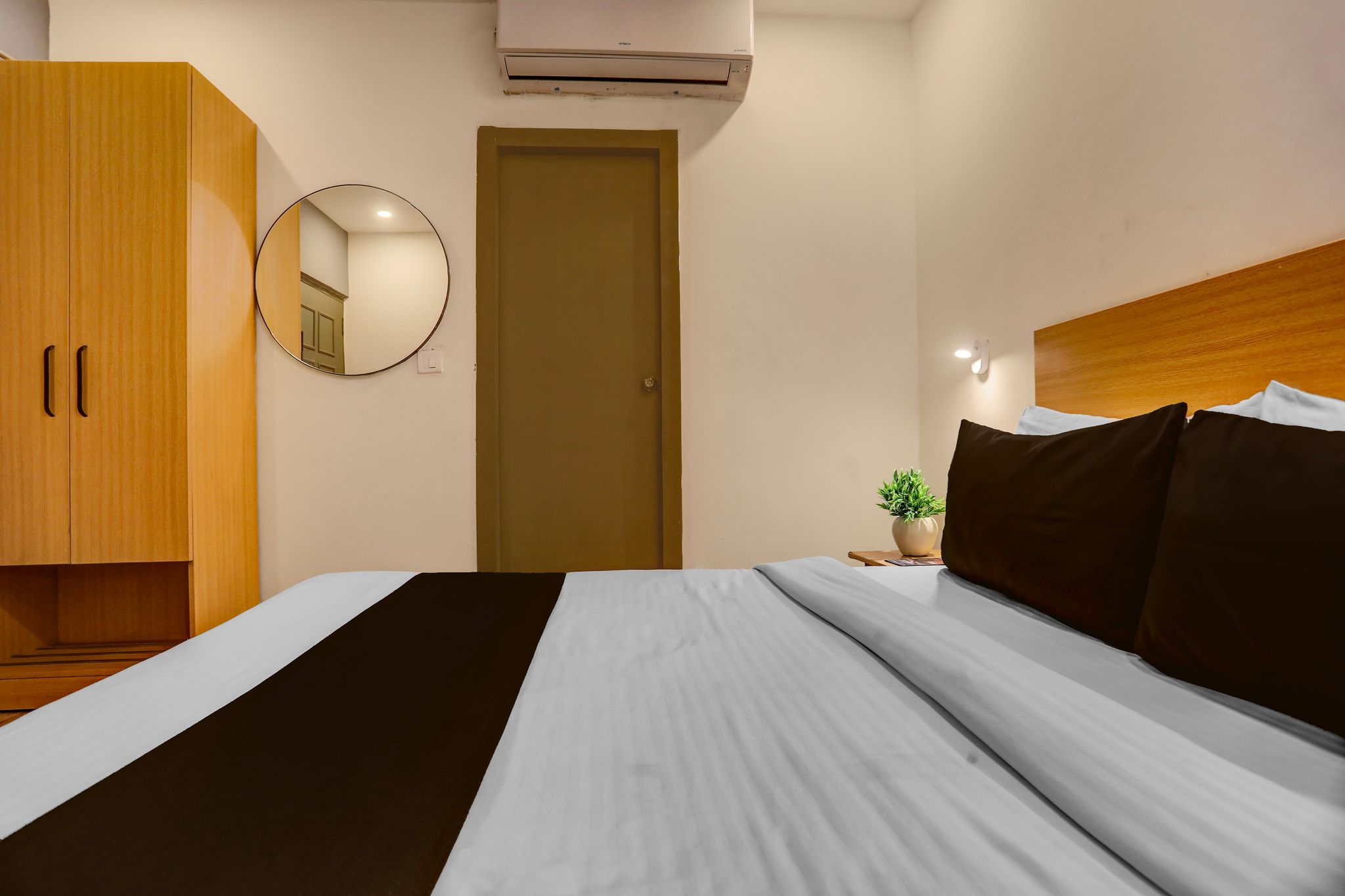 Super Townhouse Mumfordganj Fountain Crossing Formerly APS Inn CLASSIC 10