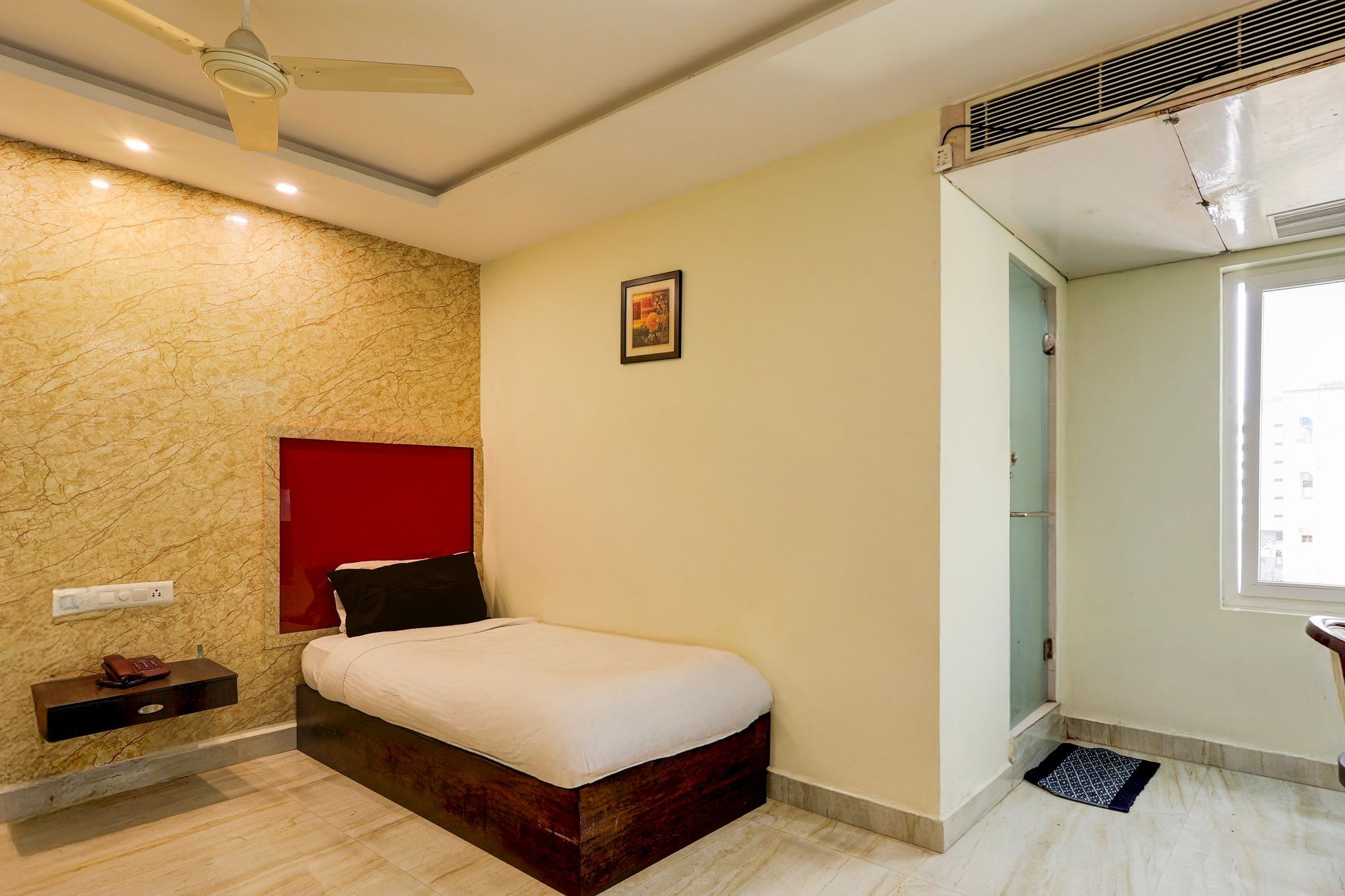 Super Townhouse Benz Circle MG Road CLASSIC 5