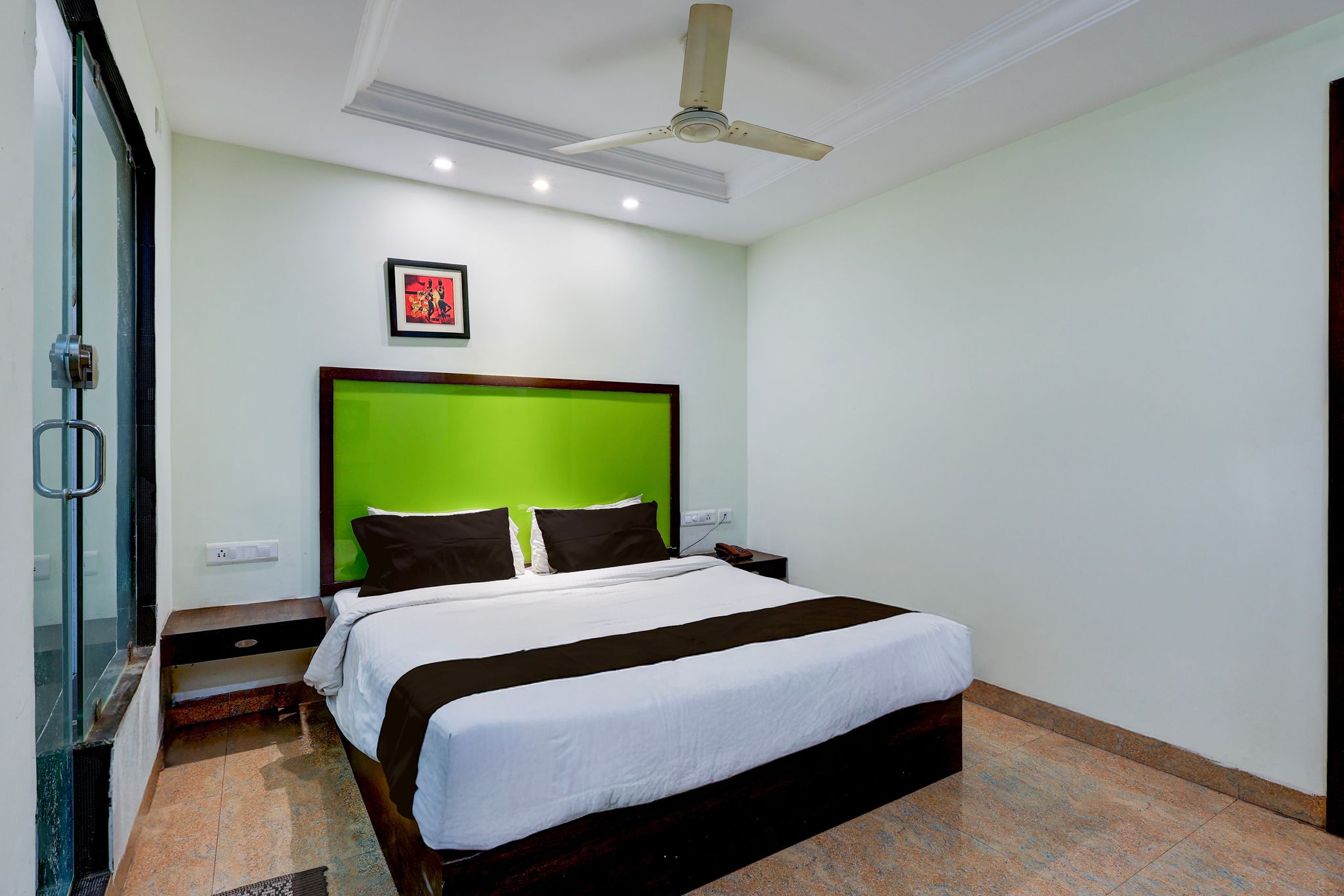 Super Townhouse Benz Circle MG Road CLASSIC 2