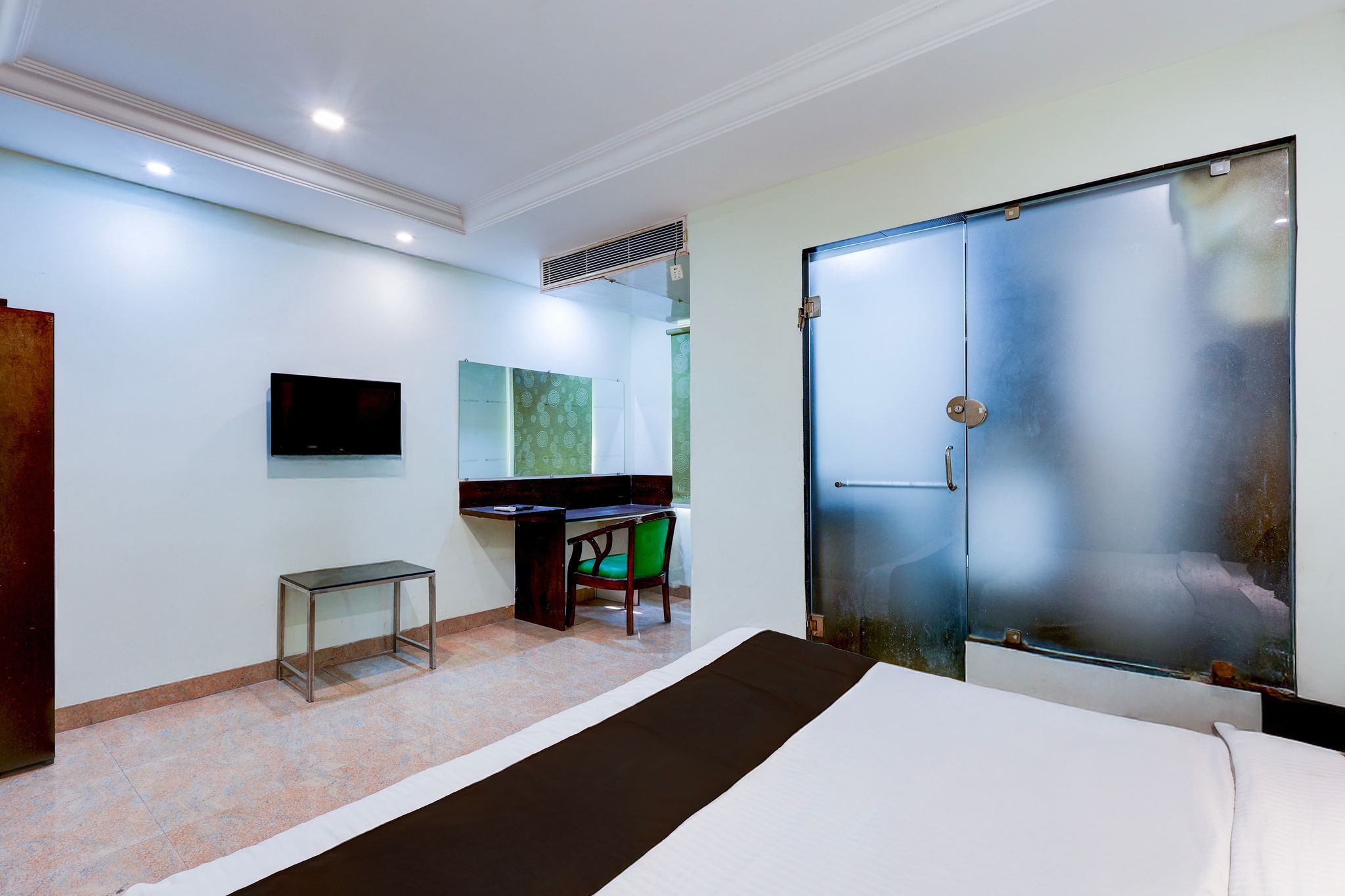 Super Townhouse Benz Circle MG Road CLASSIC 14