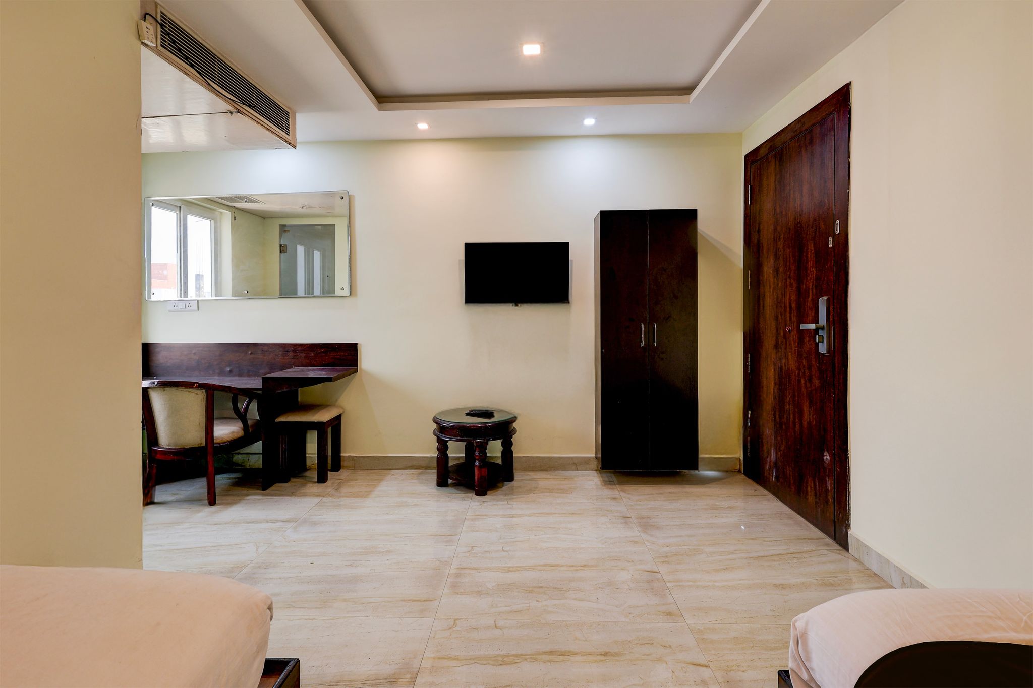 Super Townhouse Benz Circle MG Road CLASSIC 13