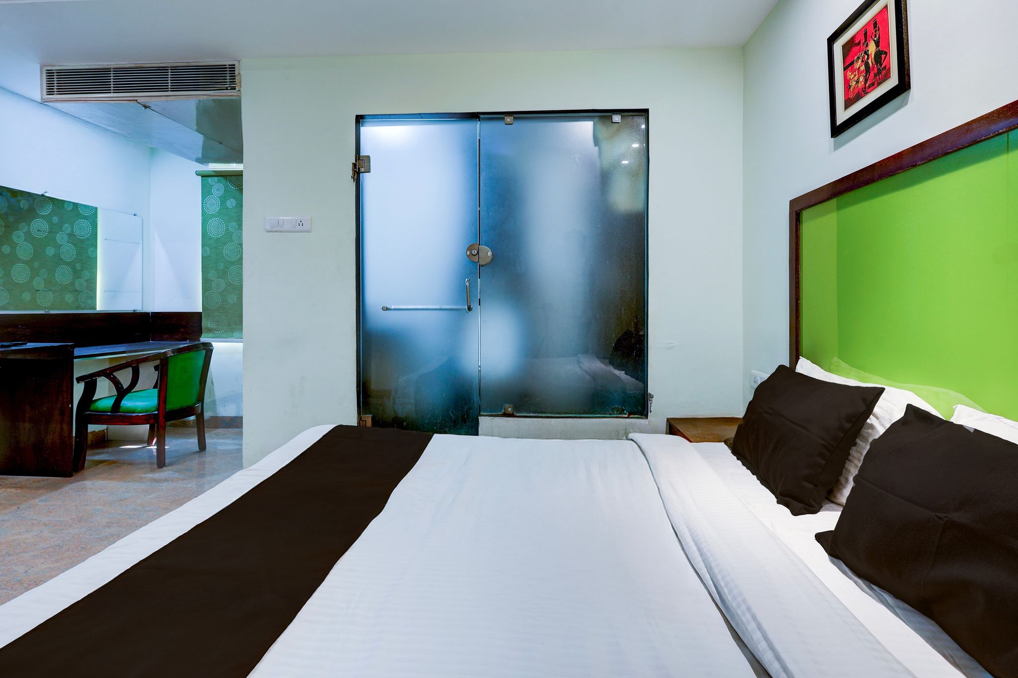 Super Townhouse Benz Circle MG Road CLASSIC 7