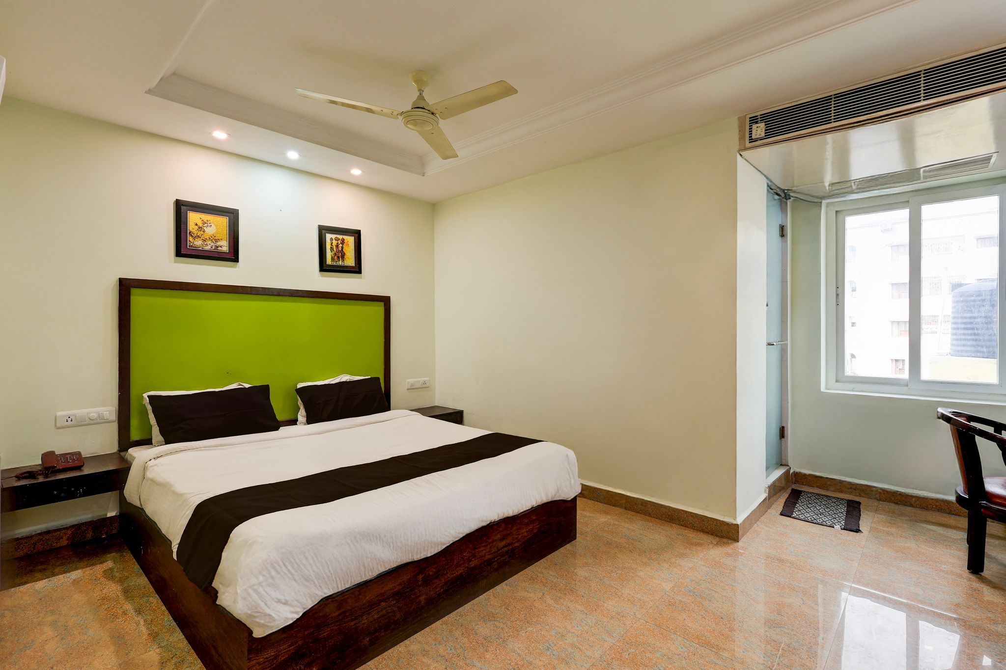 Super Townhouse Benz Circle MG Road CLASSIC 3