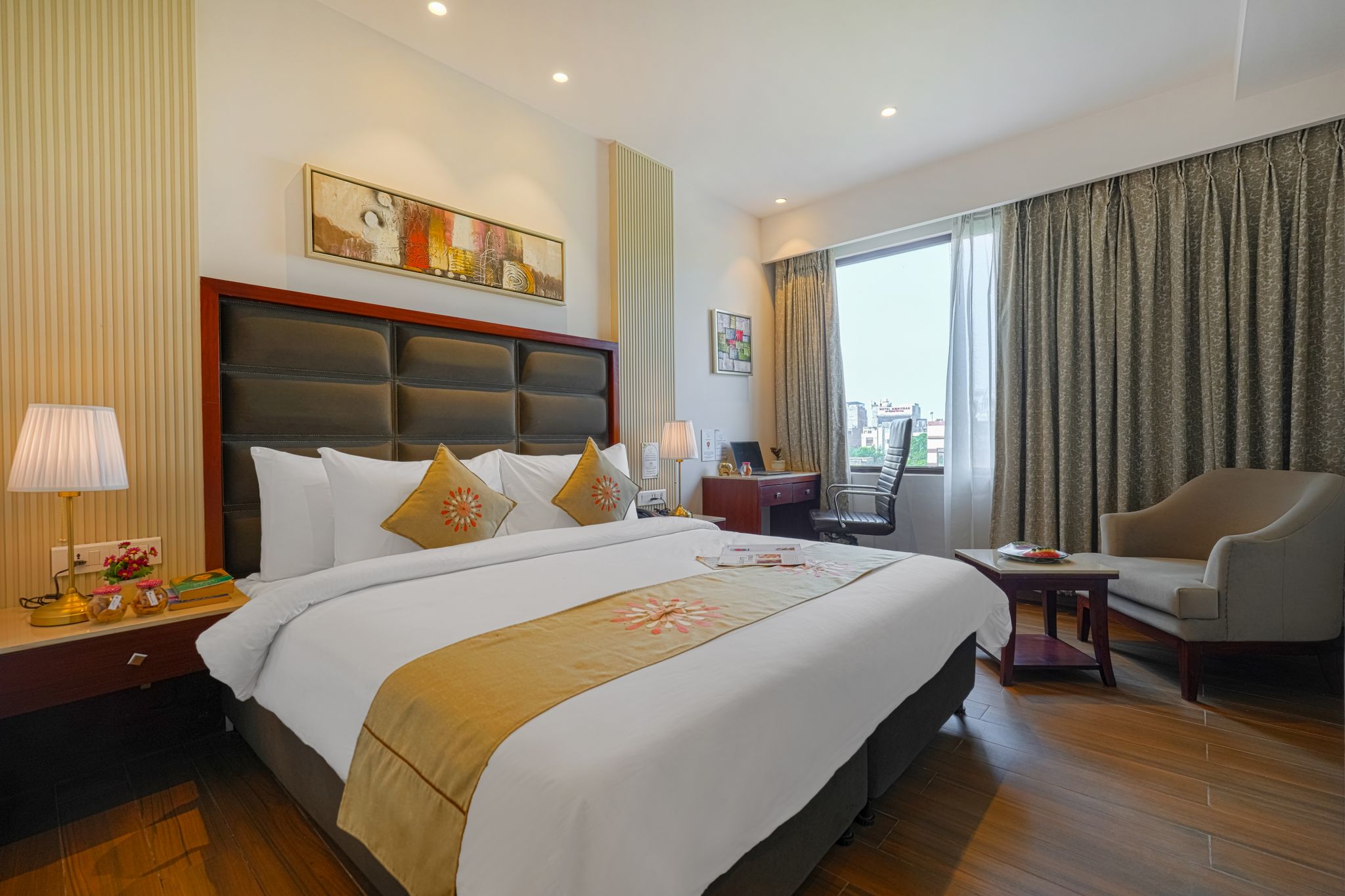 BluSalzz Select City Centre Amritsar Deluxe Room 2